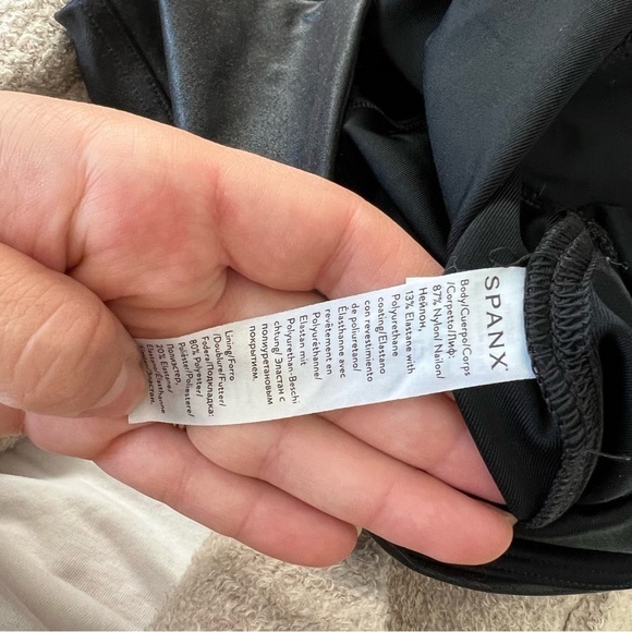 Spanx Faux Leather Leggings Black - Picture 9 of 10